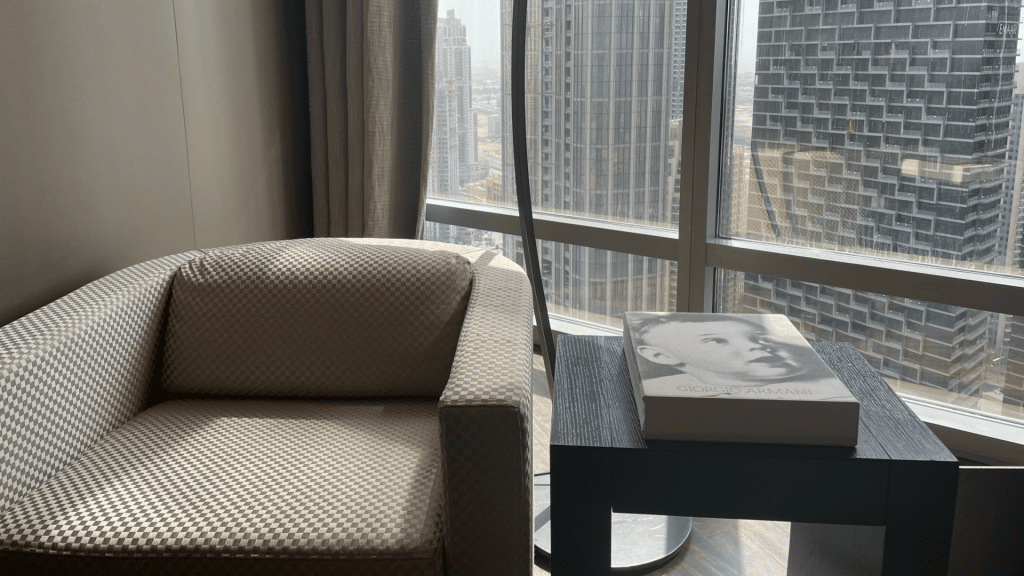 Armani Hotel Dubai Deluxe Zimmer Lounge Ecke