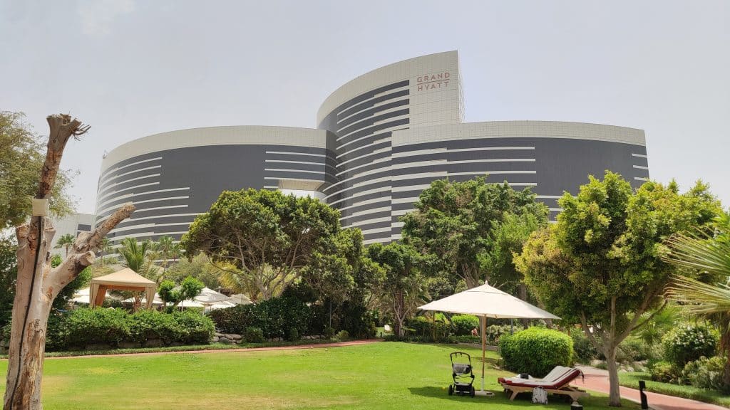 Grand Hyatt Dubai Gebaeude Garten