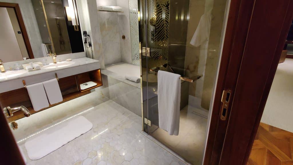 Grand Hyatt Dubai Zimmer Bad