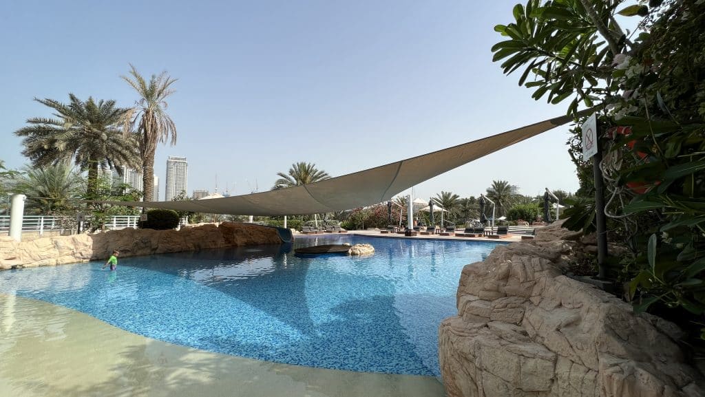 Le Méridien Dubai Mina Seyahi Pool 6