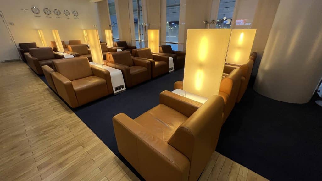 Lufthansa Senator Lounge Dubai Sessel