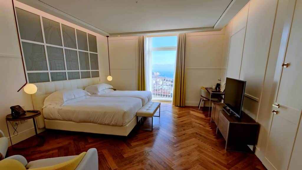 The Britannique Hotel Neapel Zimmer