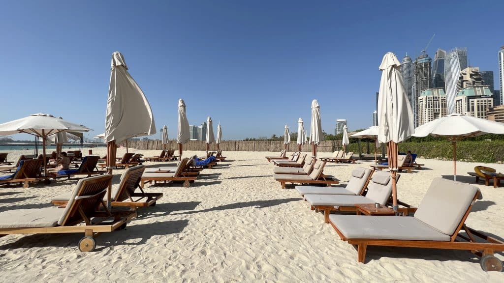 The Ritz Carlton Dubai Strand Liegen 2