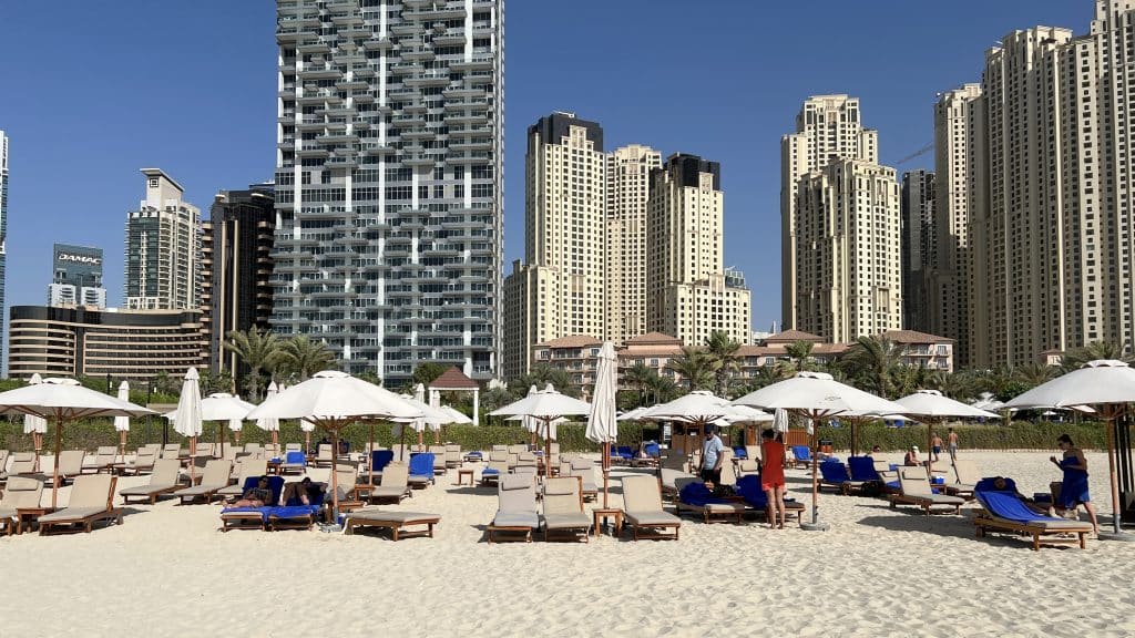 The Ritz Carlton Dubai Strand Skyline Liegen