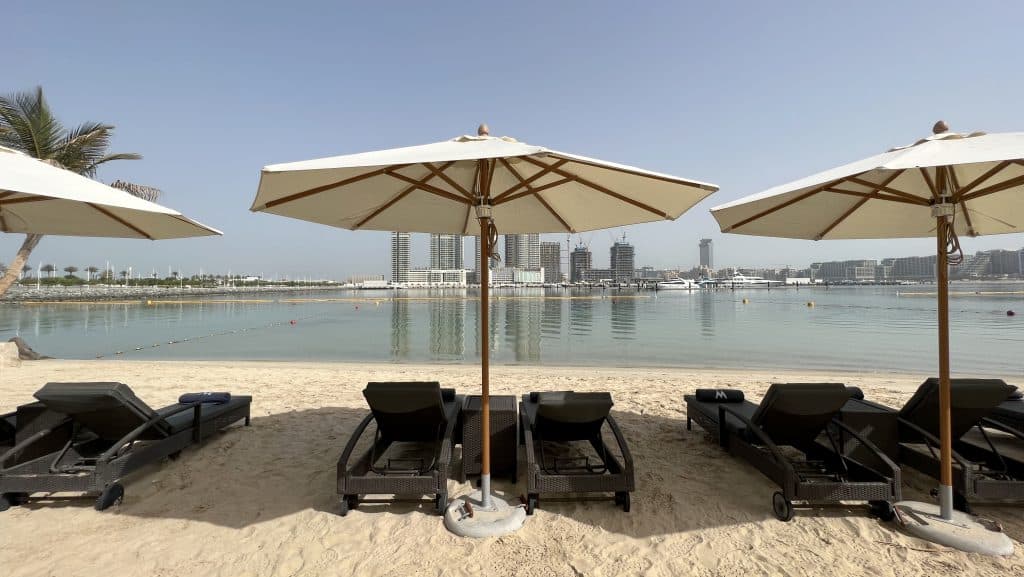 W Dubai Mina Seyahi Strand Liegen 3