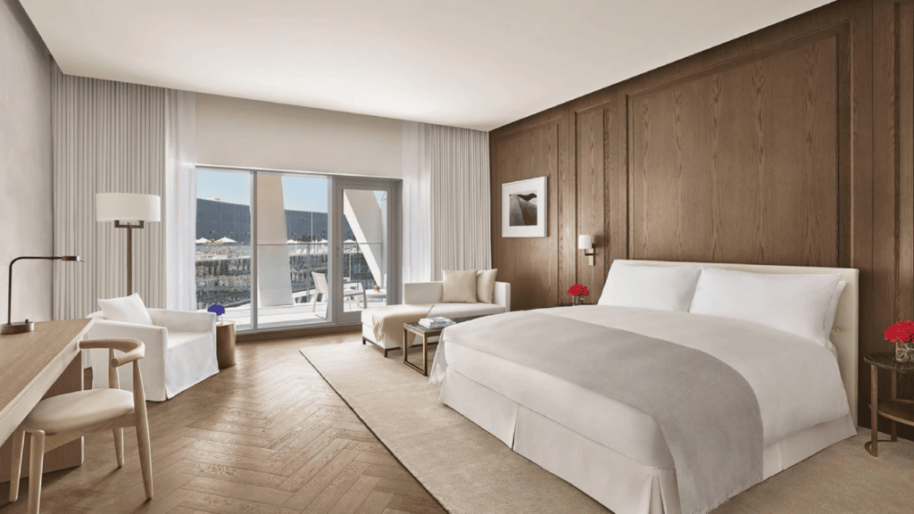 The Abu Dhabi Edition Marriott Deluxe Marina View Zimmer Balkon 1600x900