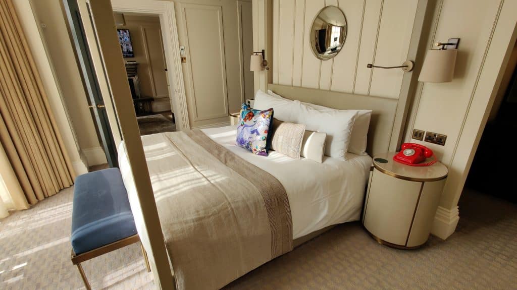 Kimpton Fitzroy London Suite Schlafzimmer Bett 4