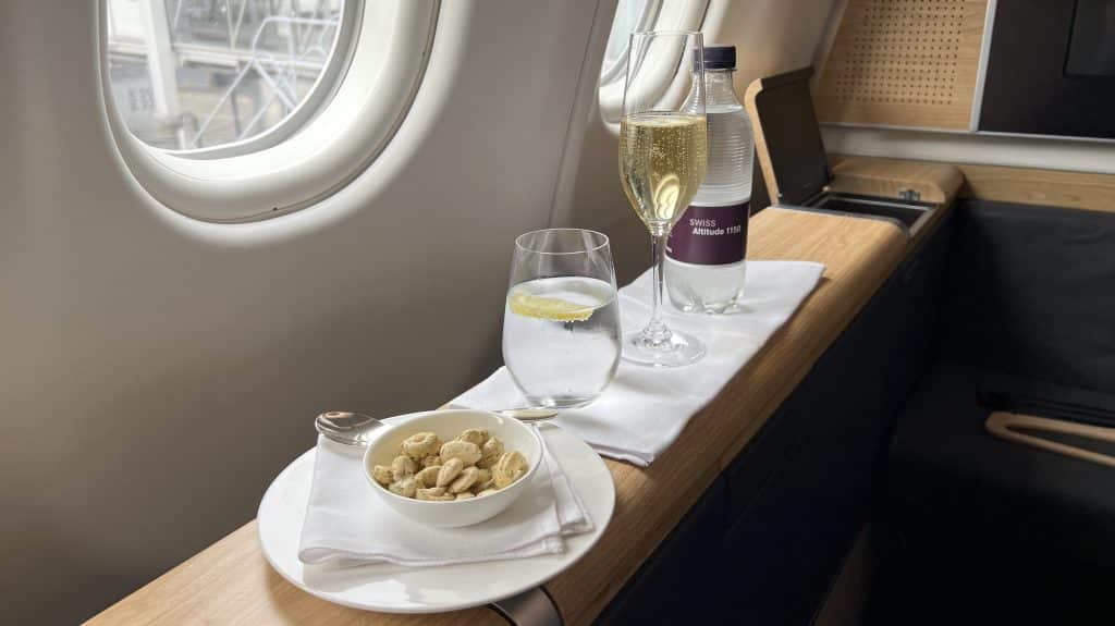 Swiss First Class Airbus A330 Start Champagner