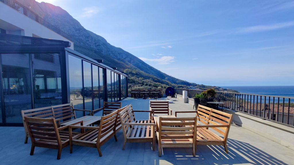 Vivid Blue Serenity Resort Restaurant Terrasse