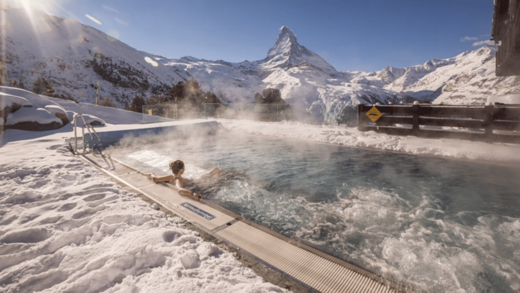 Riffelalp Resort 2222m Zermatt Aussenpool Mit Blick Auf Matterhorn