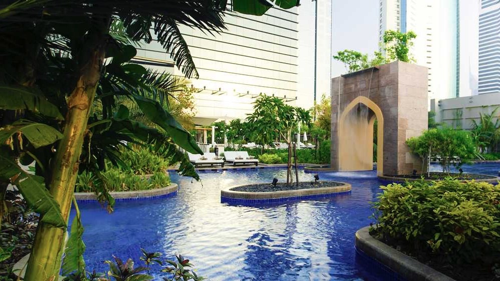 Conrad Dubai Hilton Pool