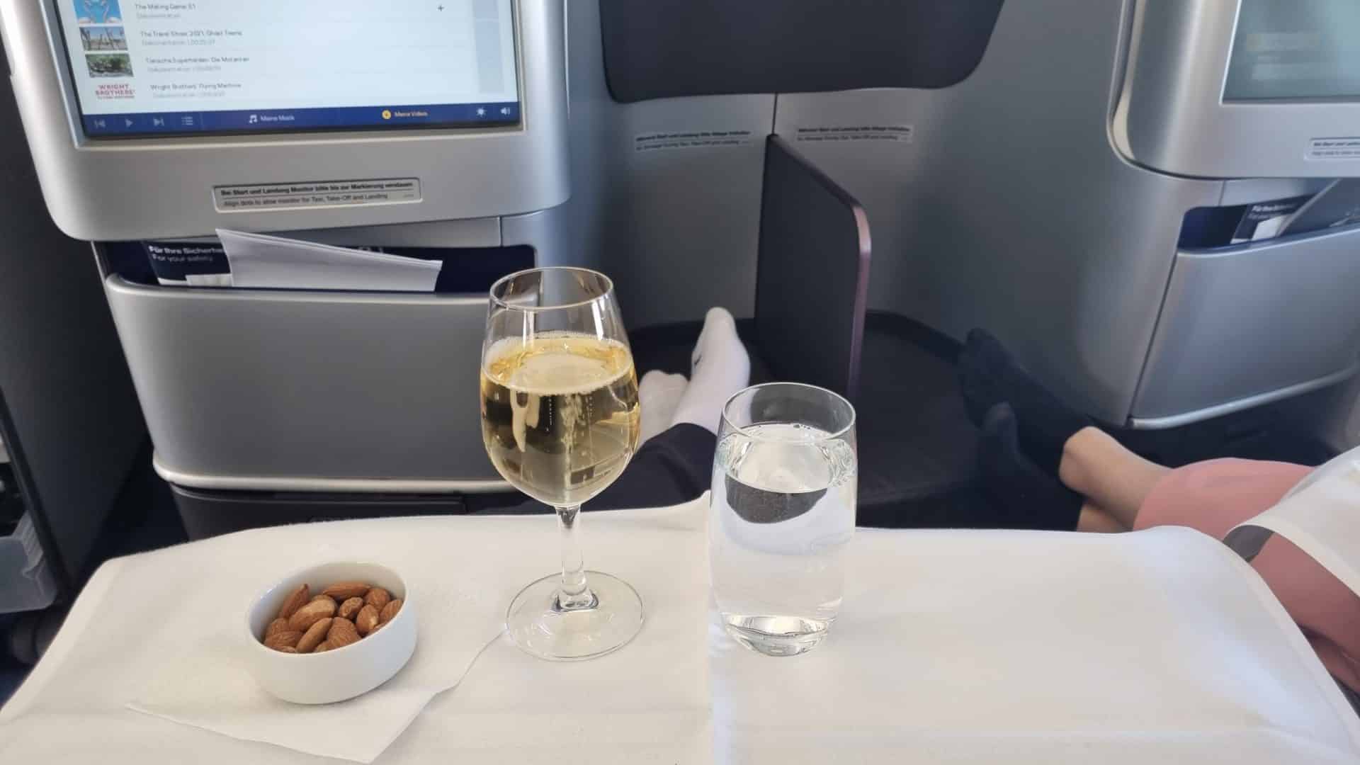 Lufthansa Business Class Sitz und Sekt
