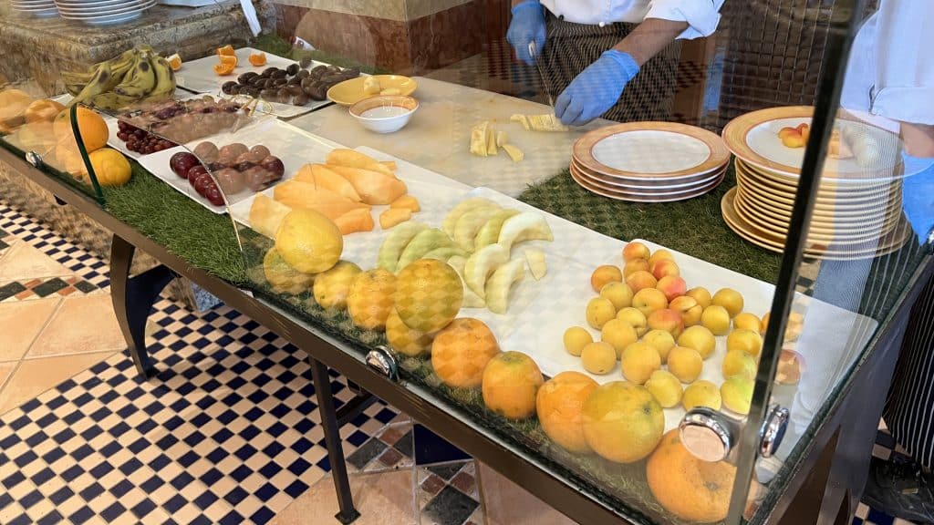 Four Seasons Sharm El Sheikh Fruehstueck Buffet frisches Obst