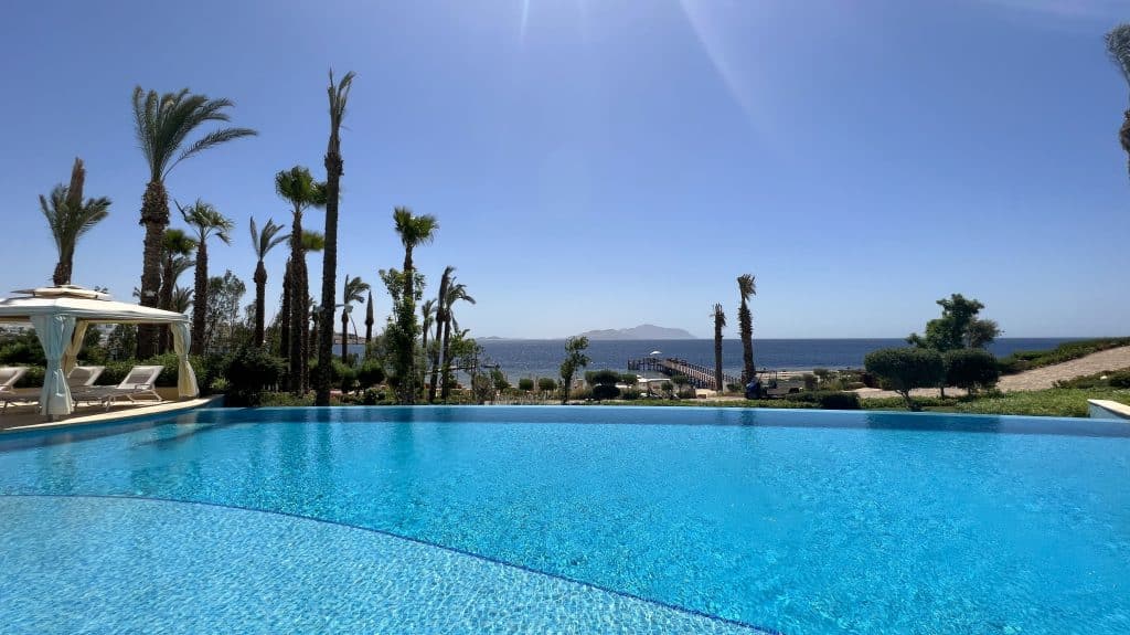 Four Seasons Sharm El Sheikh Waha Pool mit Meerblick