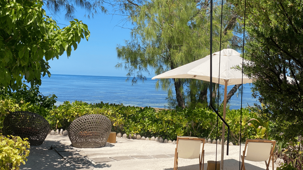 Four Seasons Resort Seychelles At Desroches Island Sicht vom Spa auf den Strand
