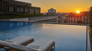 Madrid Edition Hotel Pool Abend