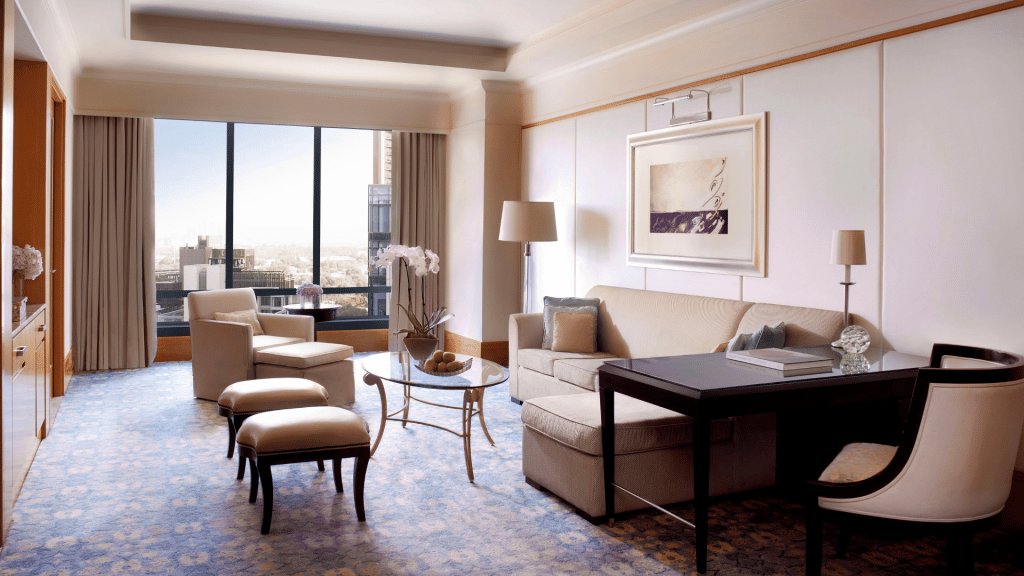 Ritz Carlton Dubai International Financial Centre Executive Suite Wohnzimmer