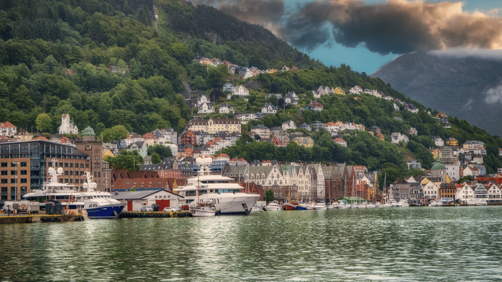 Bergen Norwegen Reiseziel MS Amadea