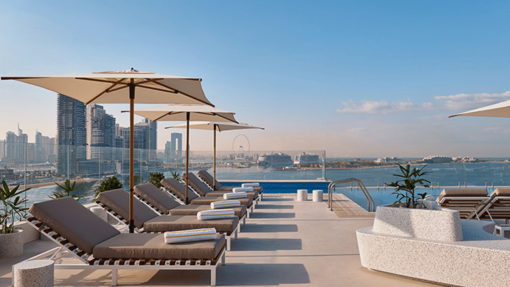 Dubai The Palm Pool Terrasse
