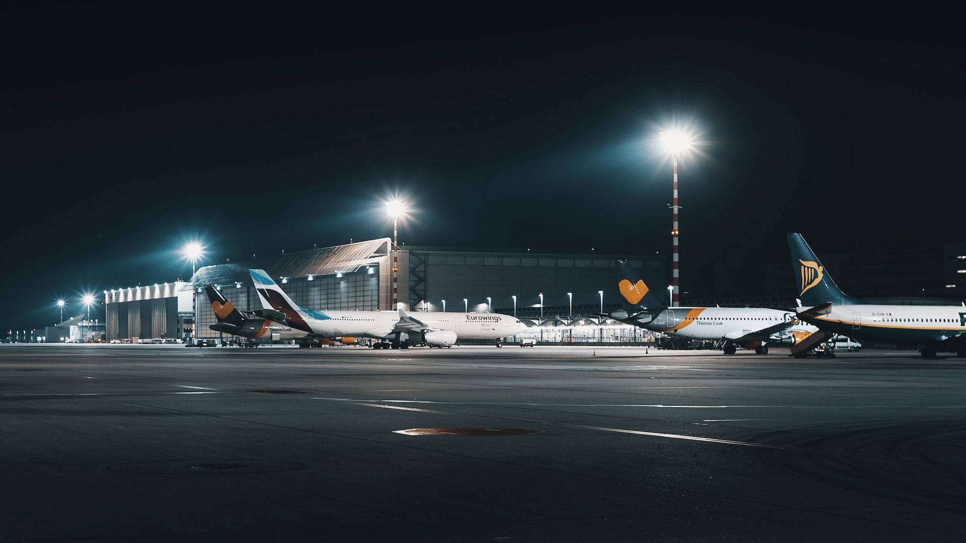 Flughafen Nacht Duesseldorf