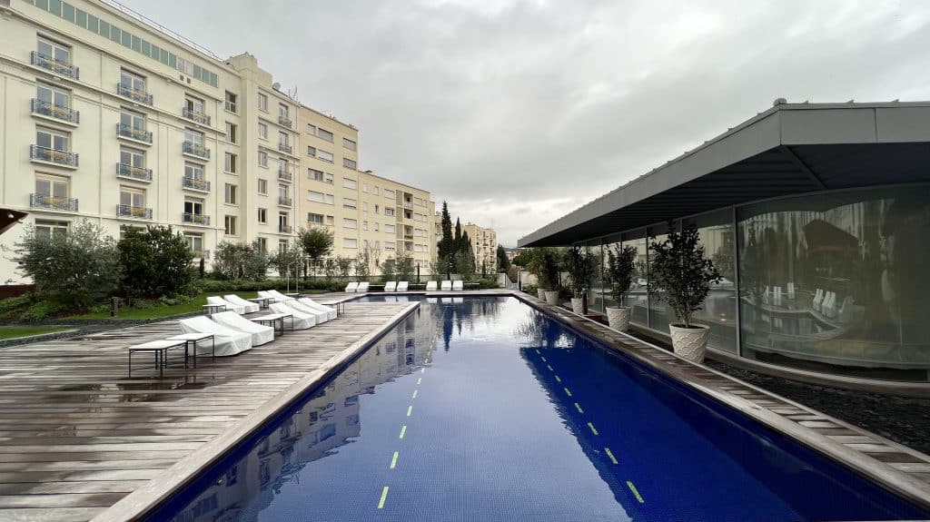 Hotel Martinez Cannes Pool 2