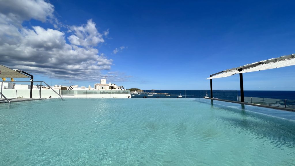 W Ibiza Rooftop Pool Aussicht