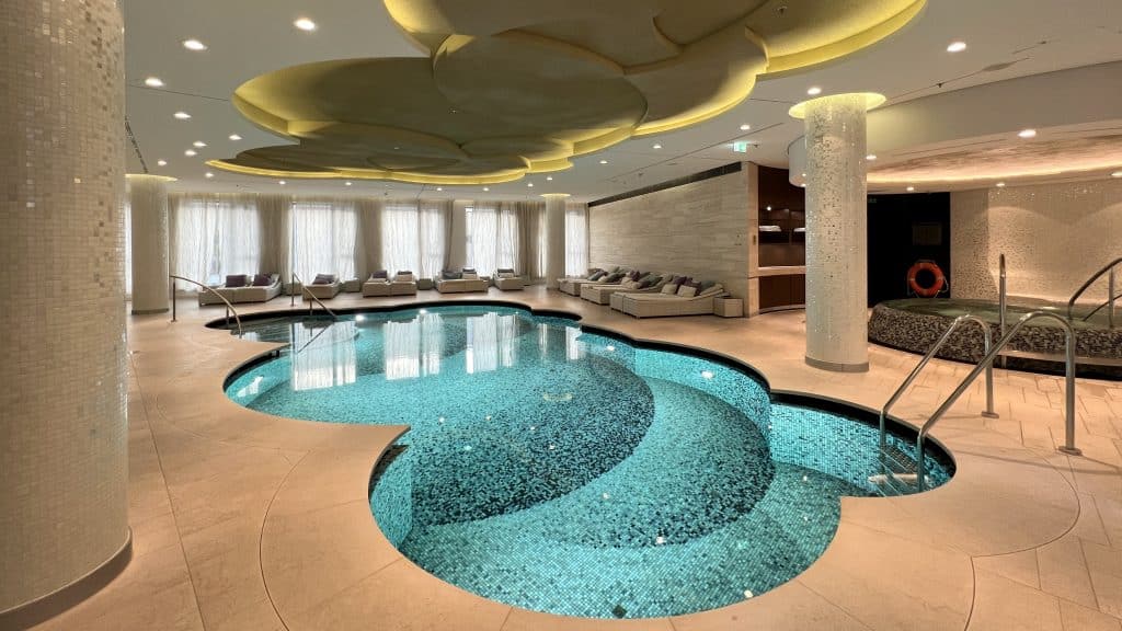 Waldorf Astoria Berlin Guerlain Spa Pool