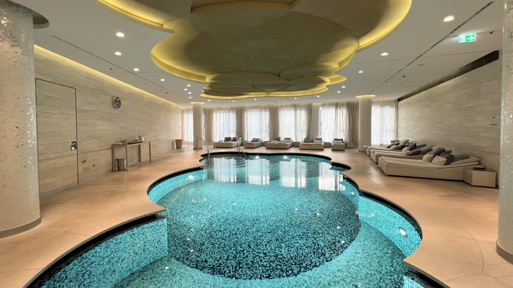 Waldorf Astoria Berlin Guerlain Spa Pool 3