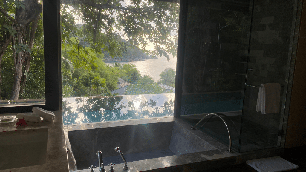 Four Seasons Seychelles Badezimmer Ausblick