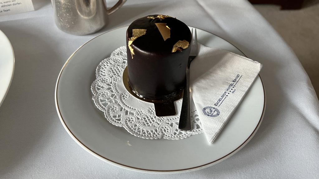 Excelsior Hotel Ernst Koeln Room Service Dessert