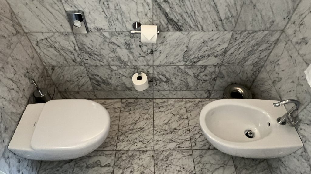 JW Marriott Venedig Zimmer Bad Toilette