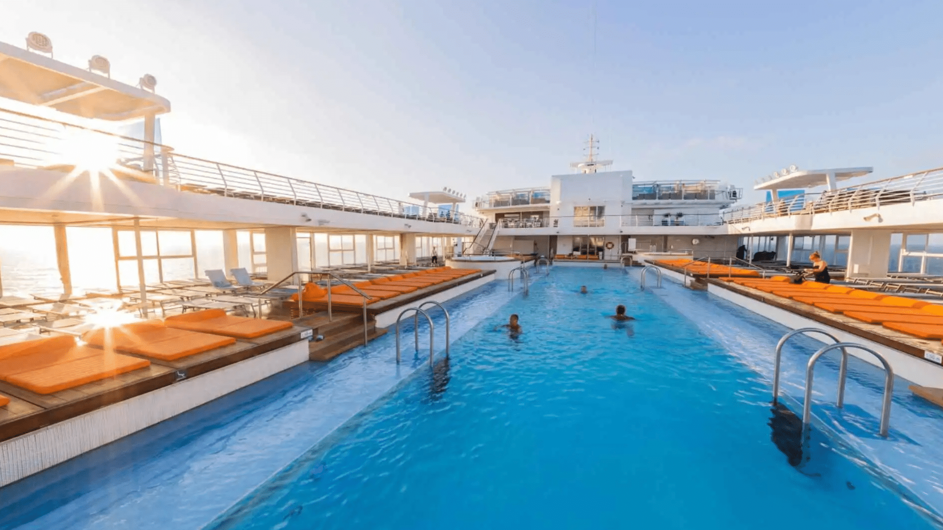 Aussenpool auf der Mein Schiff 3