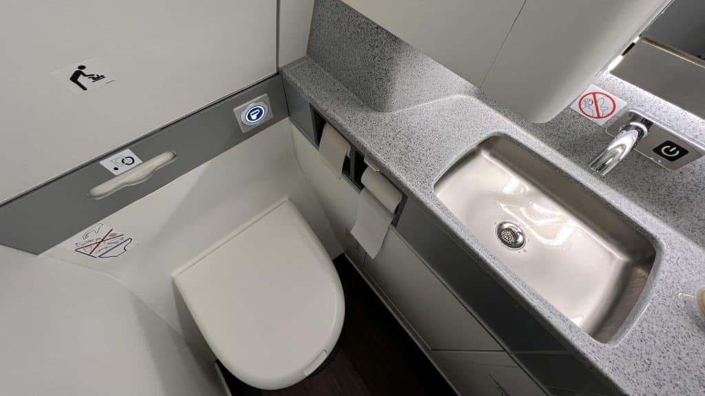 Helvetic Airways Business Class Toilette