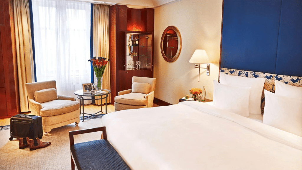 Hotel Adlon Kempinski Deluxe Zimmer Bett
