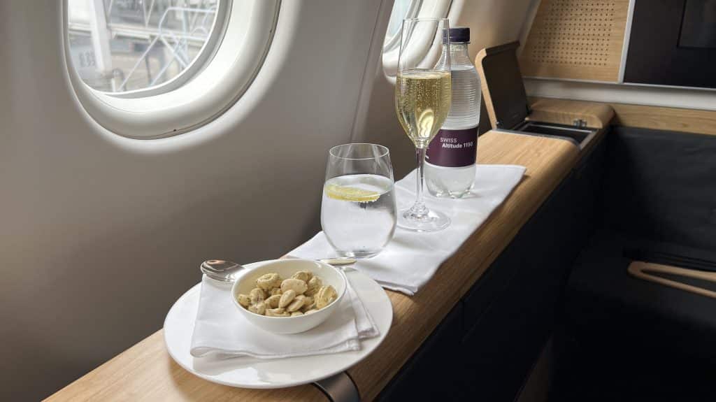 Swiss First Class Airbus A330 Champagner