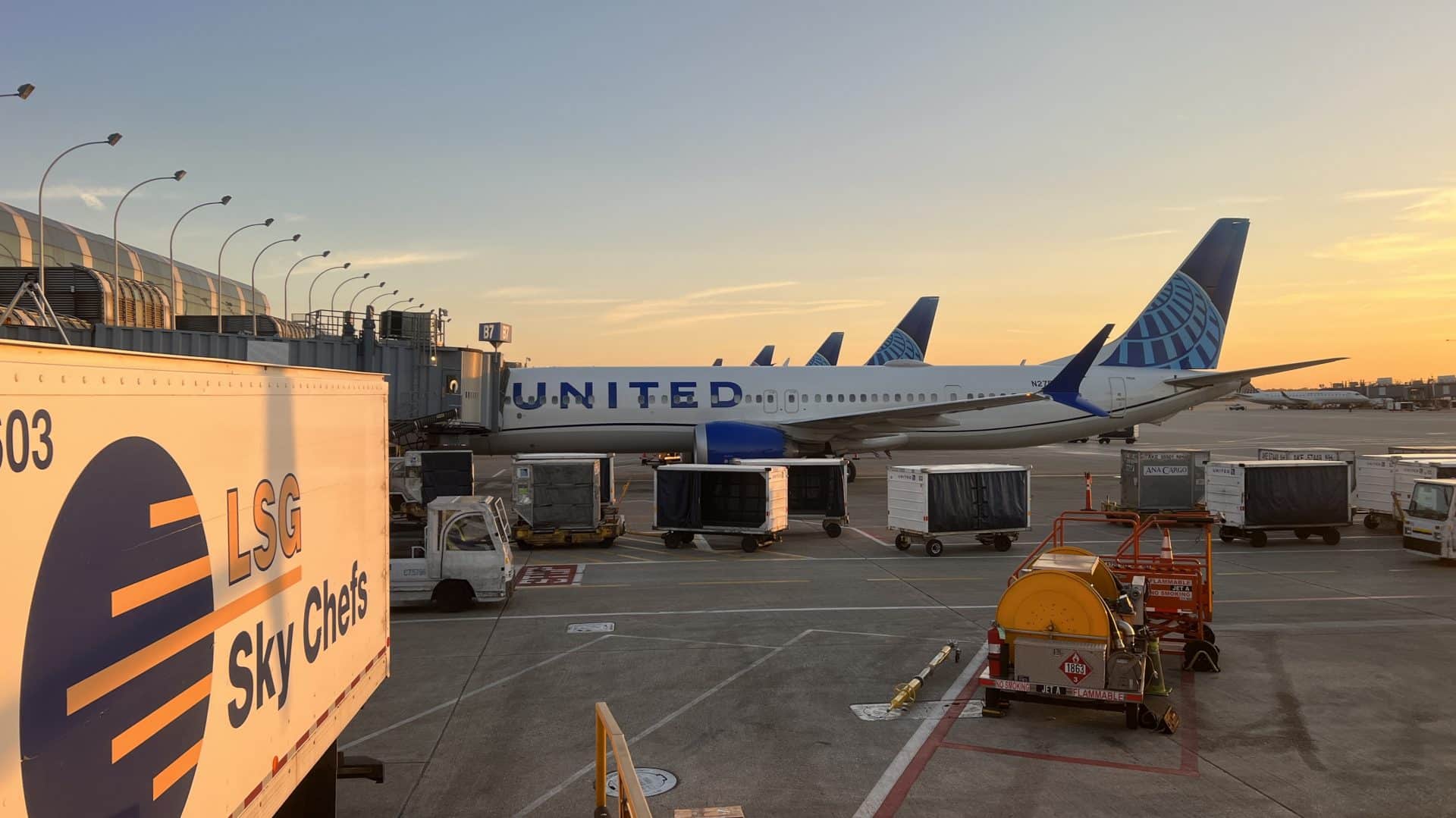 Review-United-First-Class-Boeing-737-800