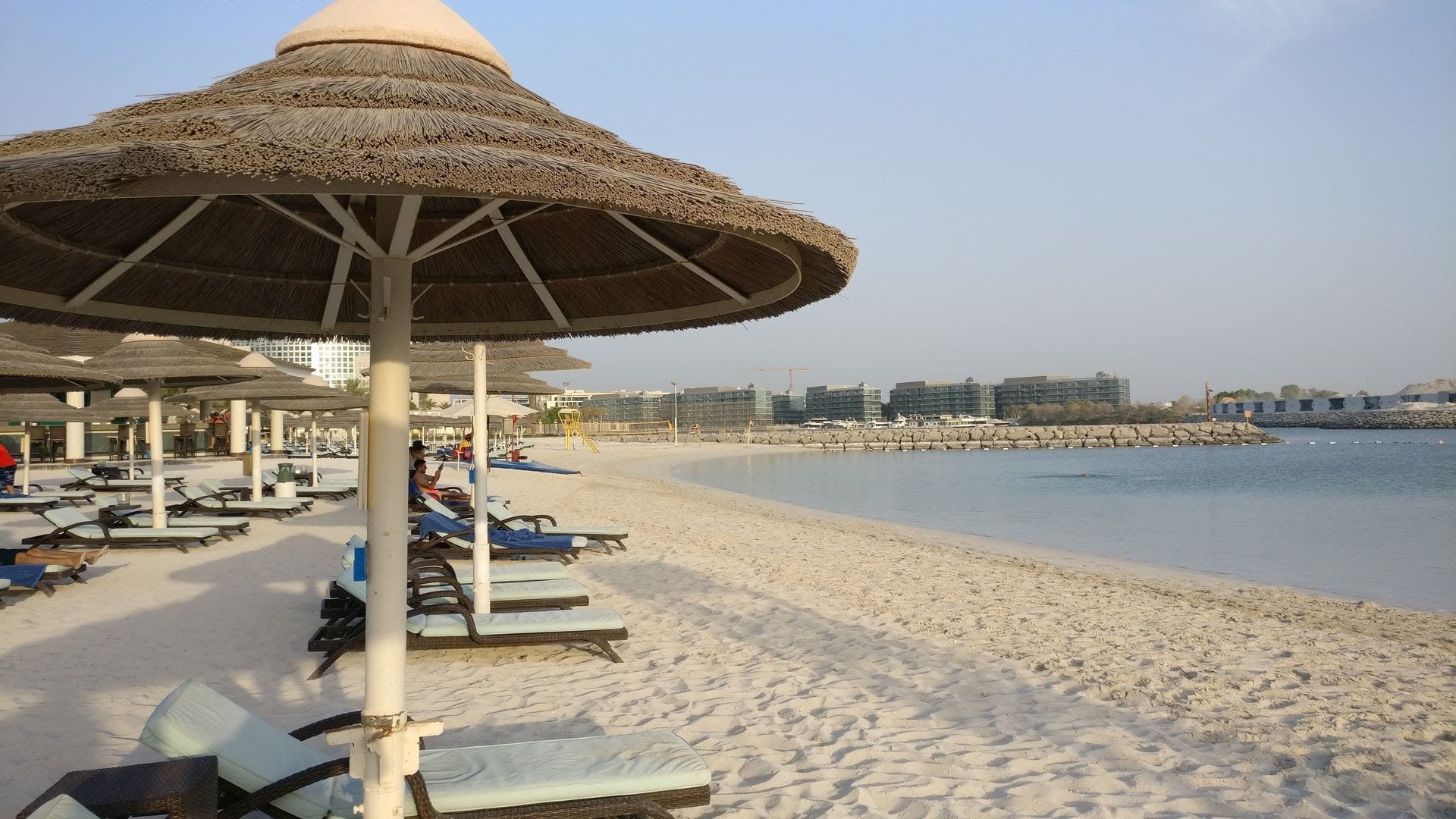Intercontinental Abu Dhabi Strand 1