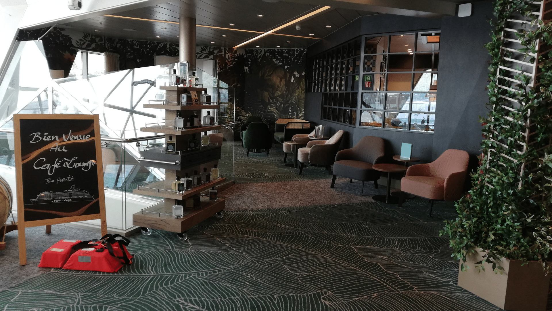 Bühnenprogramm an Bord der Mein Schiff 4