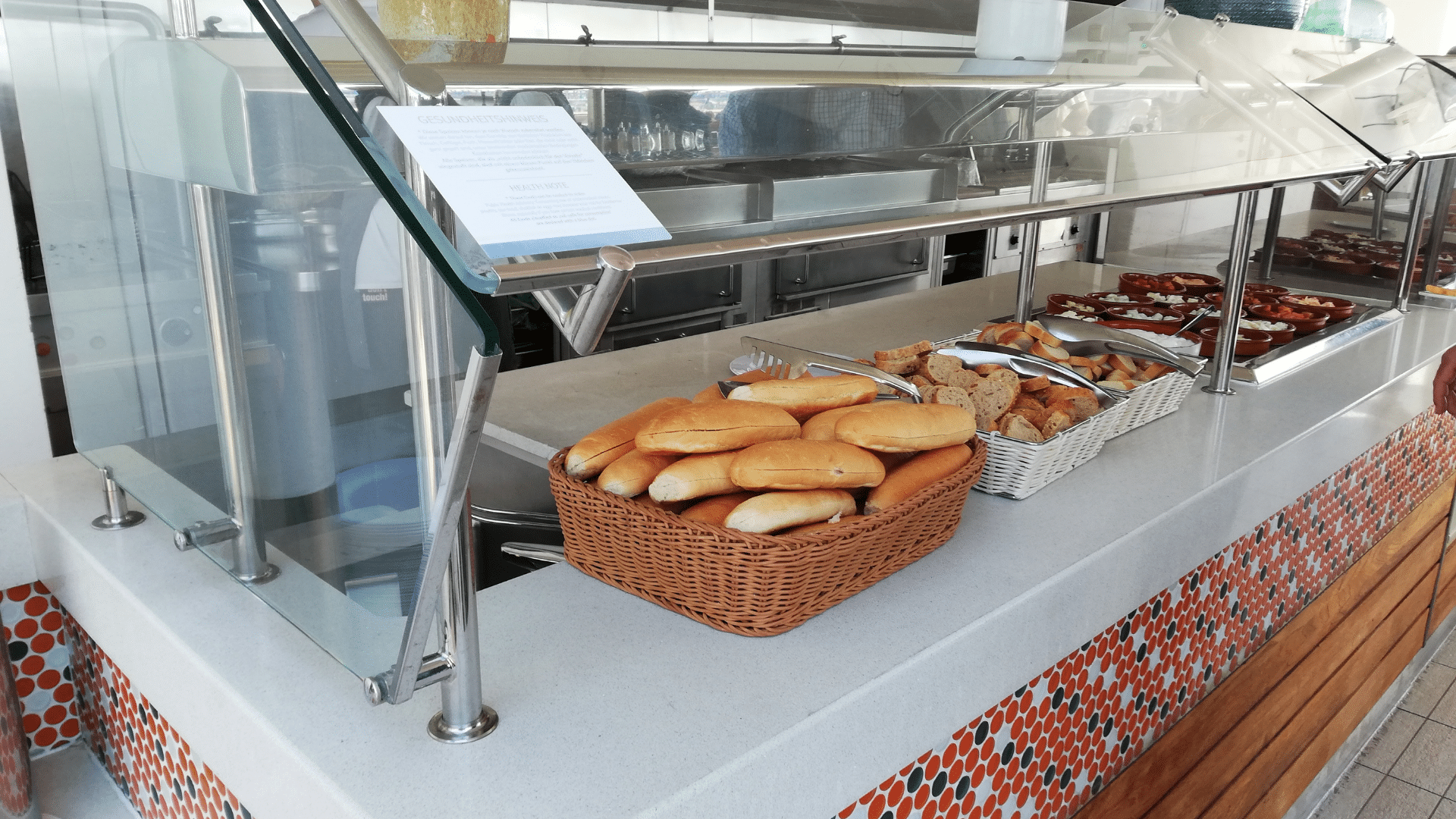 Kleine Gerichte am Buffet der Mein Schiff 4