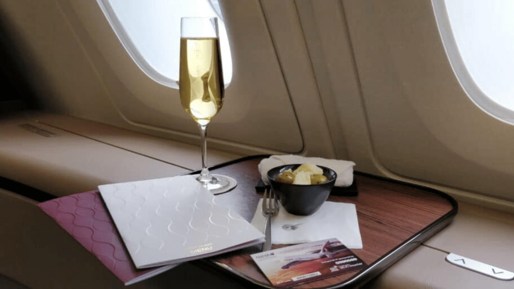 Qatar Airways First Class Im Airbus A380 Champagner