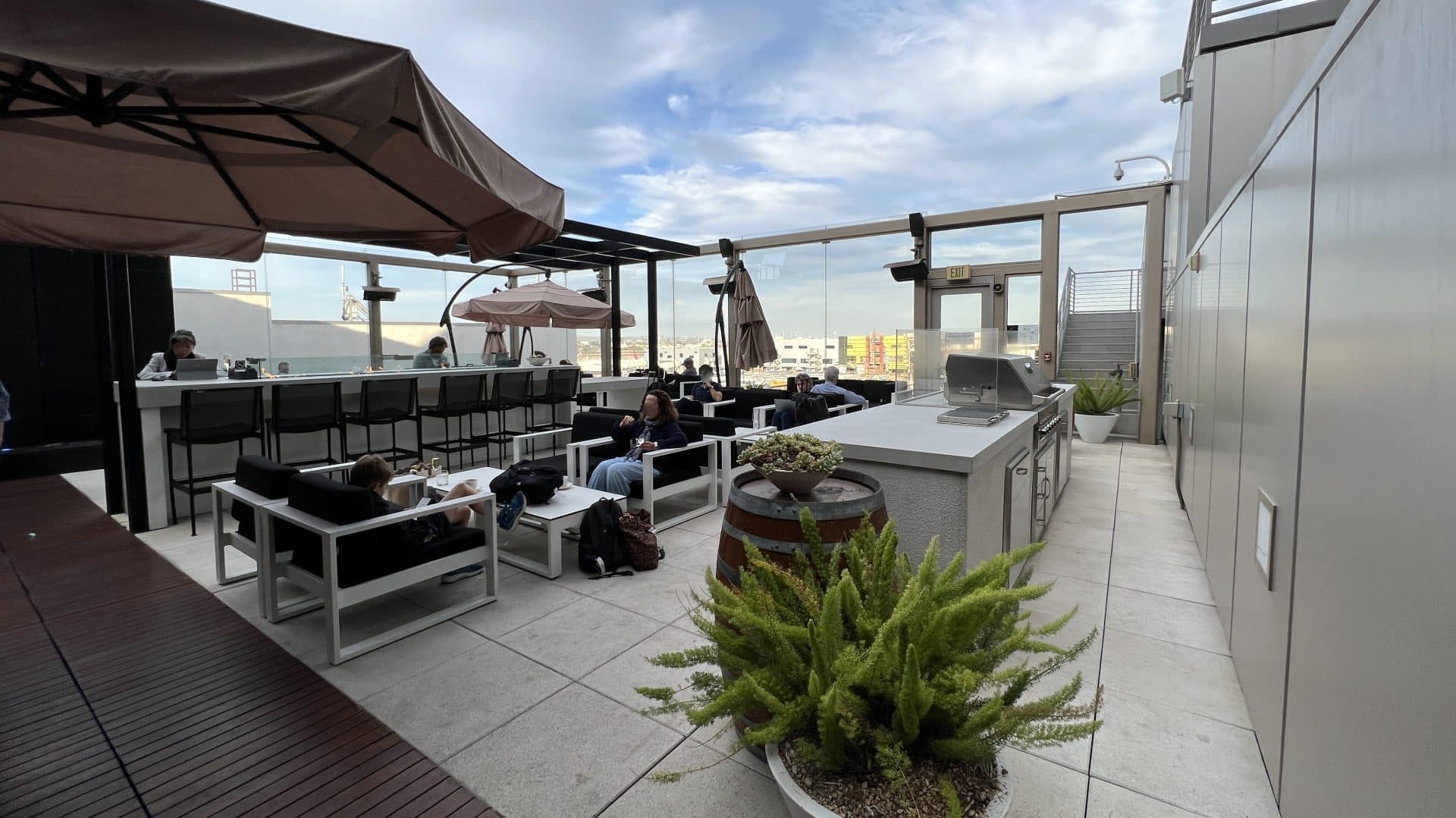 Star Alliance Business Class Lounge Los Angeles Terrasse 1