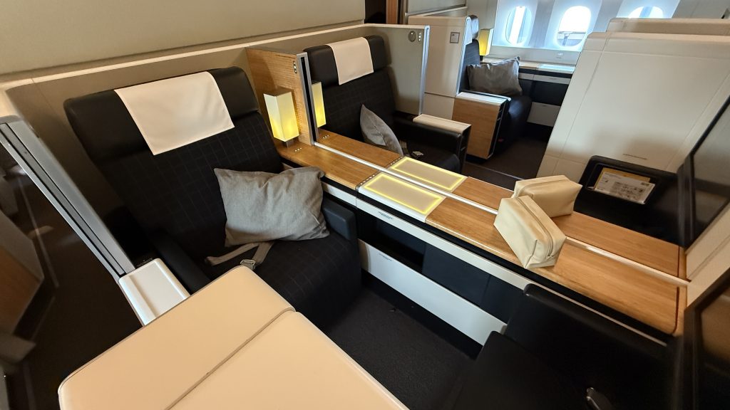 Swiss FIrst Class Boeing 777 Doppelsuite 2