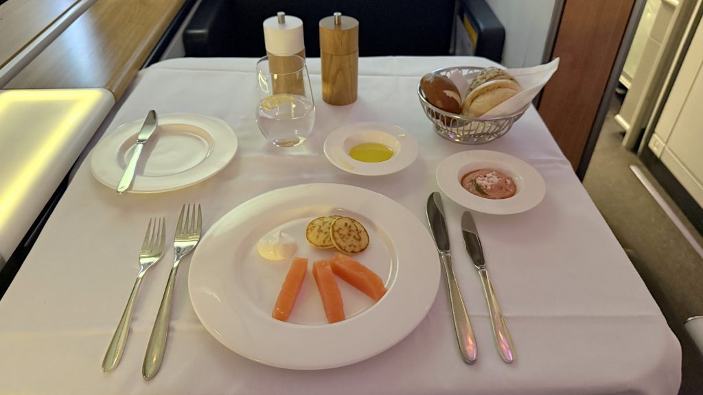 Swiss First Class Boeing 777 Abendessen Vorspeise