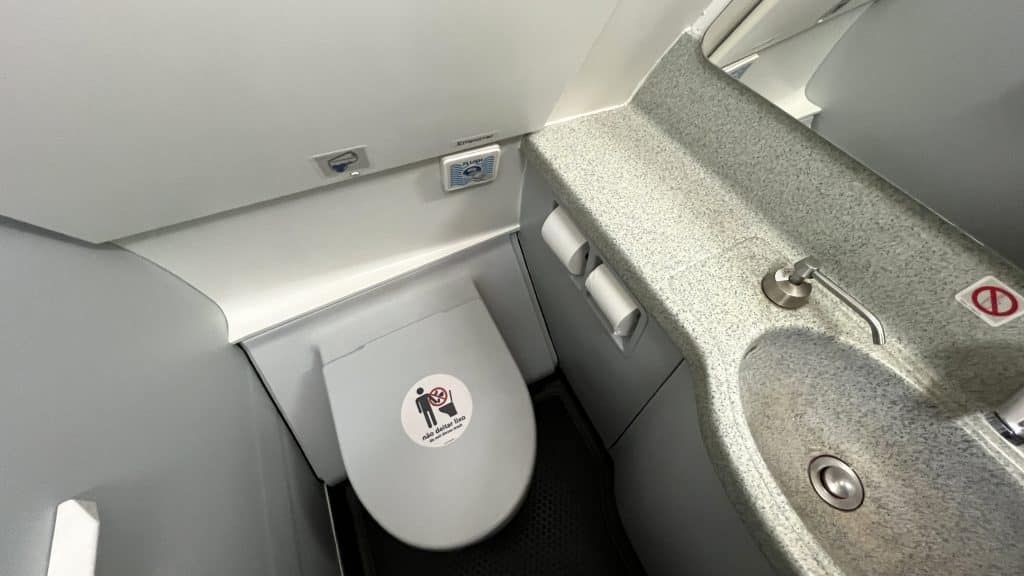 TAP Portugal Business Class Airbus A321 Toilette