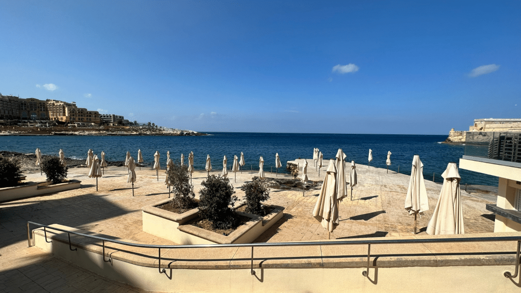 Westin Dragonara Resort Außenbereich Am Meer