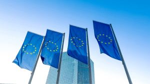 Europa Flaggen Vor Bankgebaeude