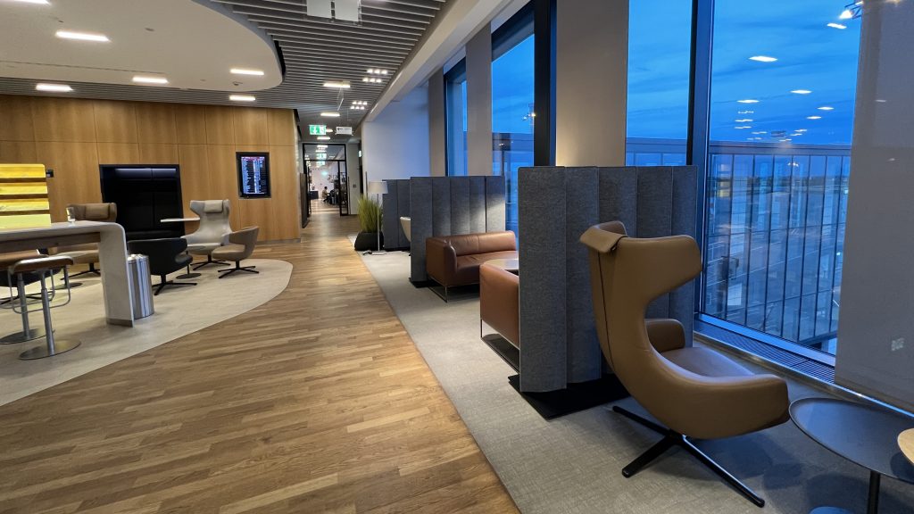 Lufthansa Business Lounge Berlin Sitzgelegenheiten 