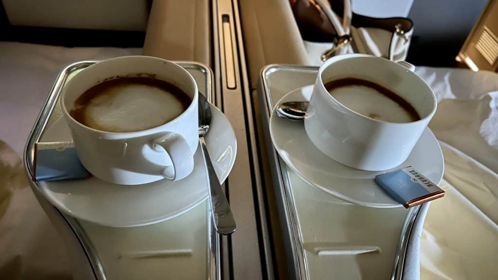 Lufthansa First Class A340 Kaffee