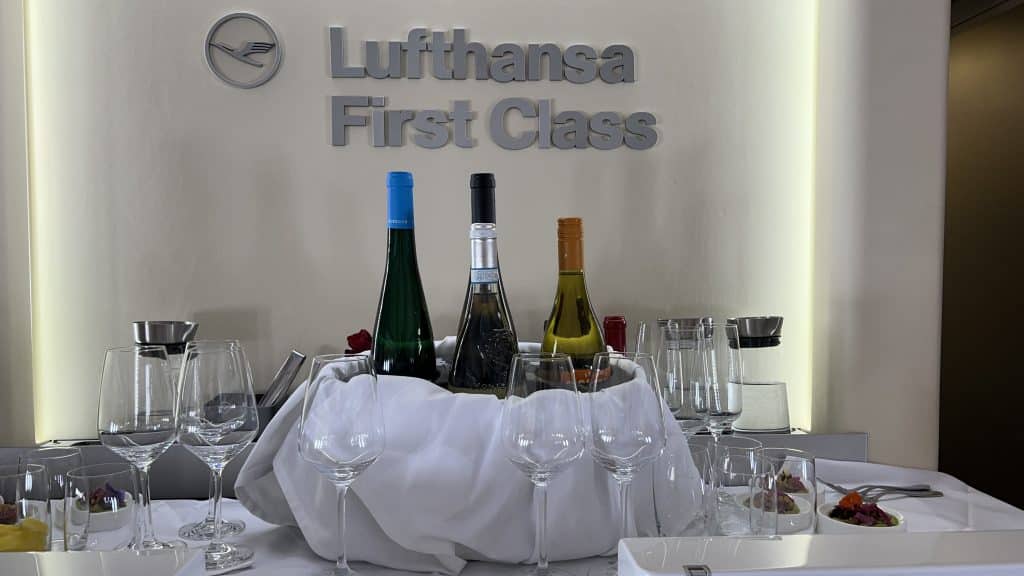 Lufthansa First Class A340 Wein