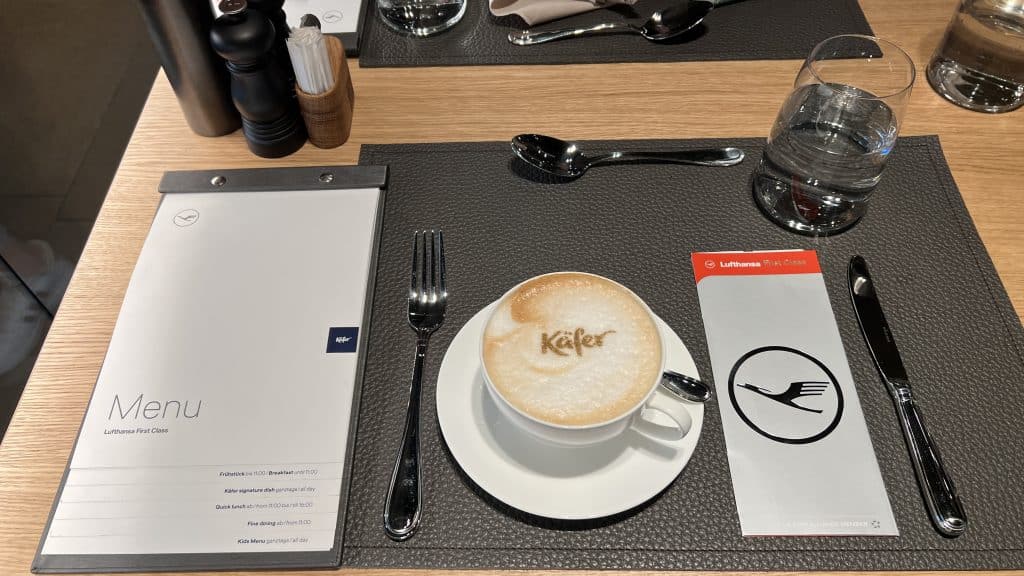 Lufthansa First Class Terminal Kaffee